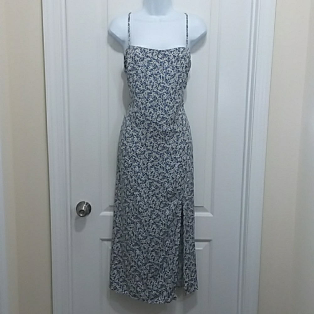 *5/$20* Lightweight Floral Back Out Dress